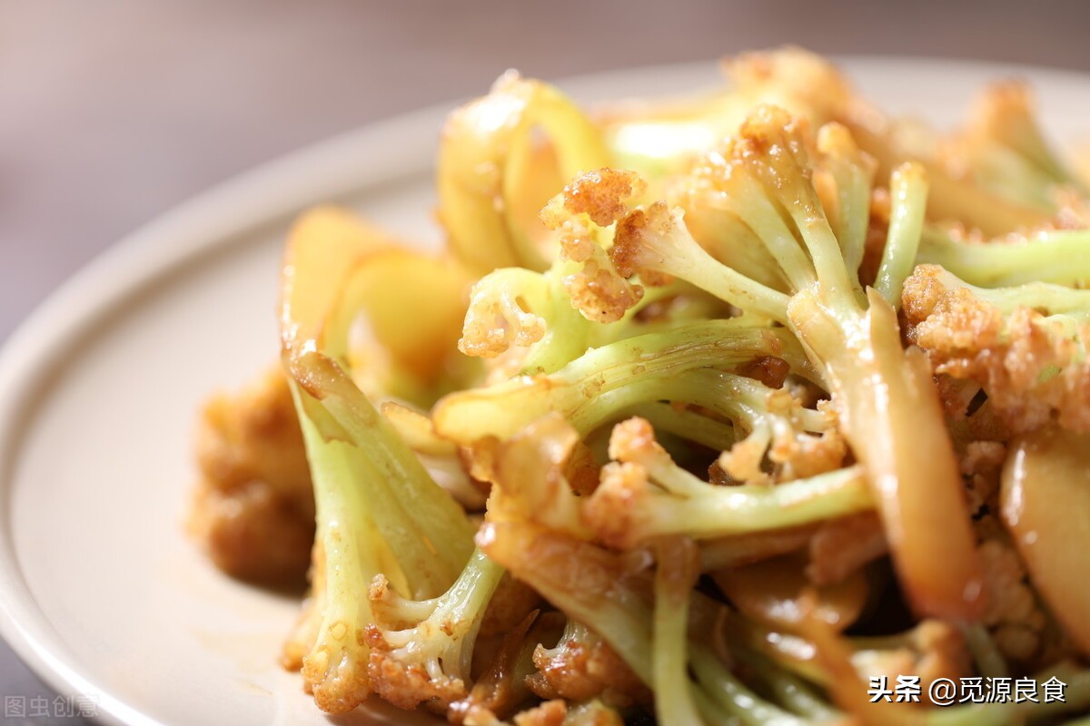 做菜什么时候放盐才好吃,炒菜放盐怎么掌握好才好吃