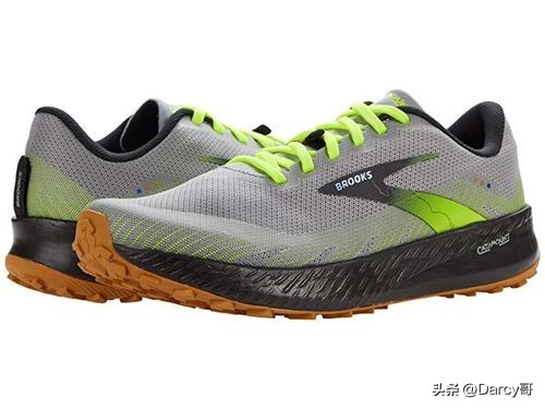 索康尼布鲁克斯哪个跑鞋好,索康尼和亚瑟士慢跑鞋对比