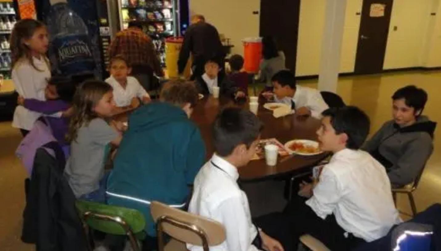 拇指姑娘出生时只有10公分,拇指姑娘出生时仅280克长大