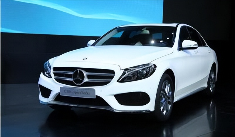 前国足主教练的资本版图,国足低调座驾