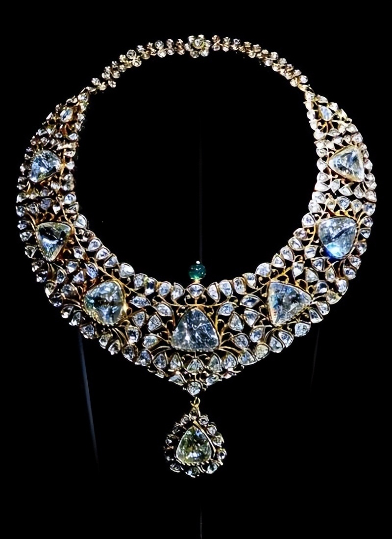 女王珠宝遗产给凯特还是夏洛特,女王遗产谁继承