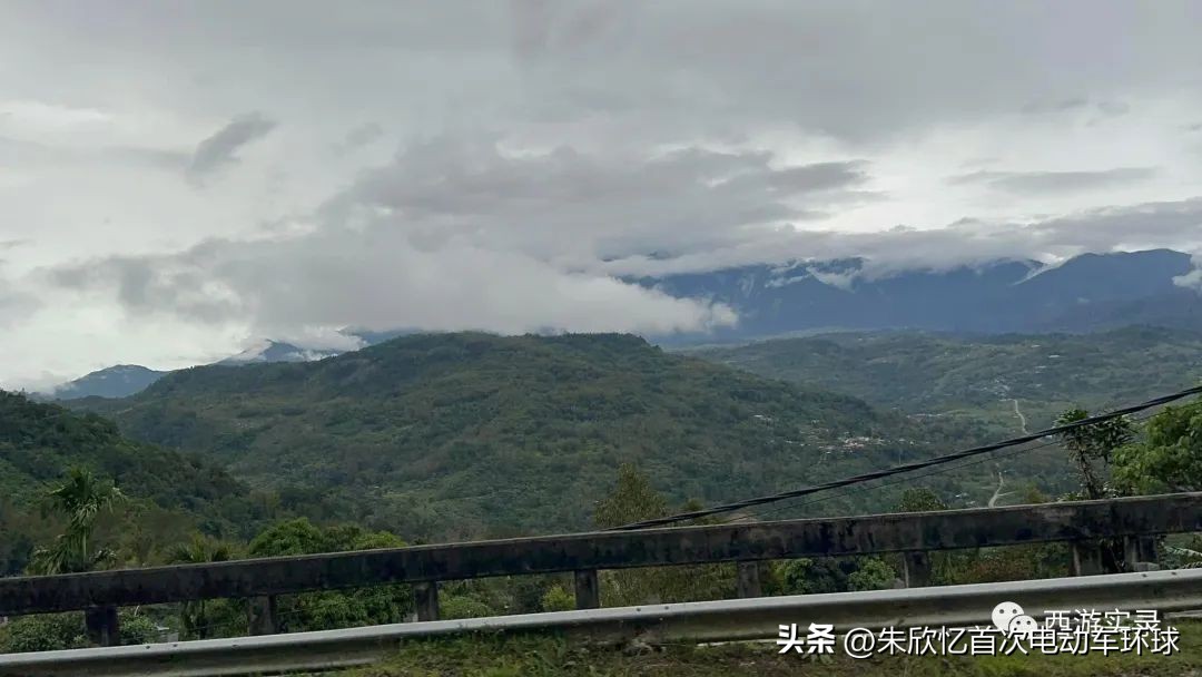 只带600就开车环绕地球一圈，还赚300万，回到亚洲又捡个华裔老婆