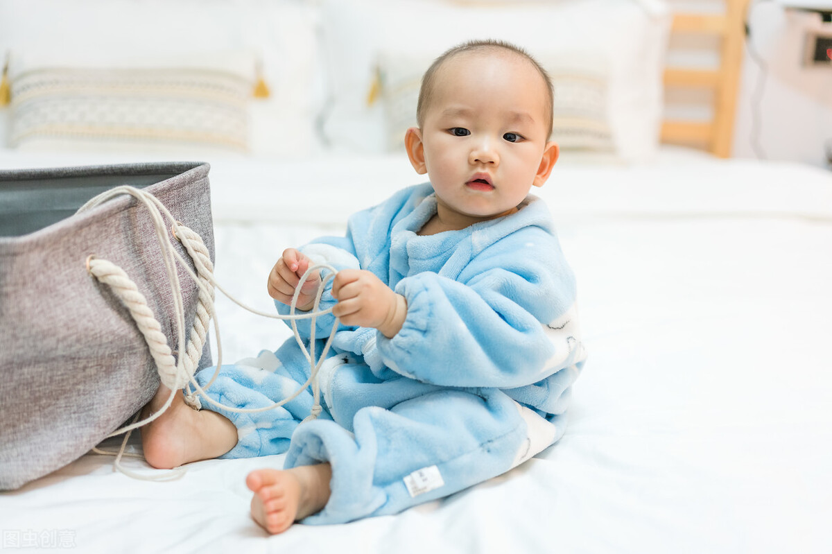 宝宝白斑怎么引起的,宝宝身体有白斑是怎么回事