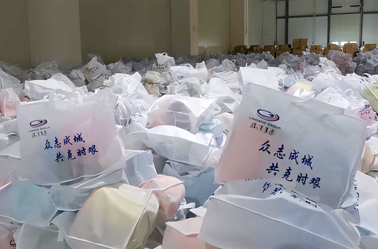 我们是青年站在祖国最前线,我们是战疫青年