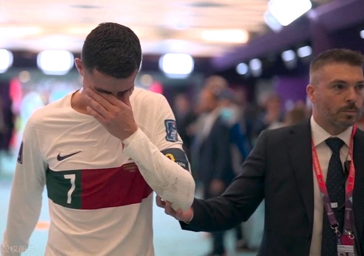 是真爱！世界杯抢断王两度发文致敬C罗，曾公开抱怨梅西不传球