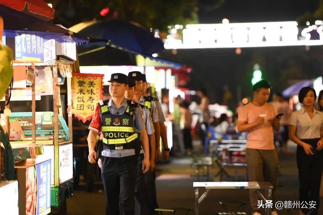 夜摊式酒吧,夜间酒吧街摆摊