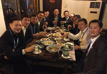 丁磊靠游戏成为千亿富豪,刘强东丁磊柳传志等大佬养猪