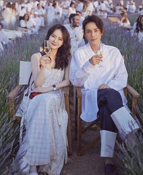 “被小三”的戚薇，背锅8年不坑声，她的聪明你想不到