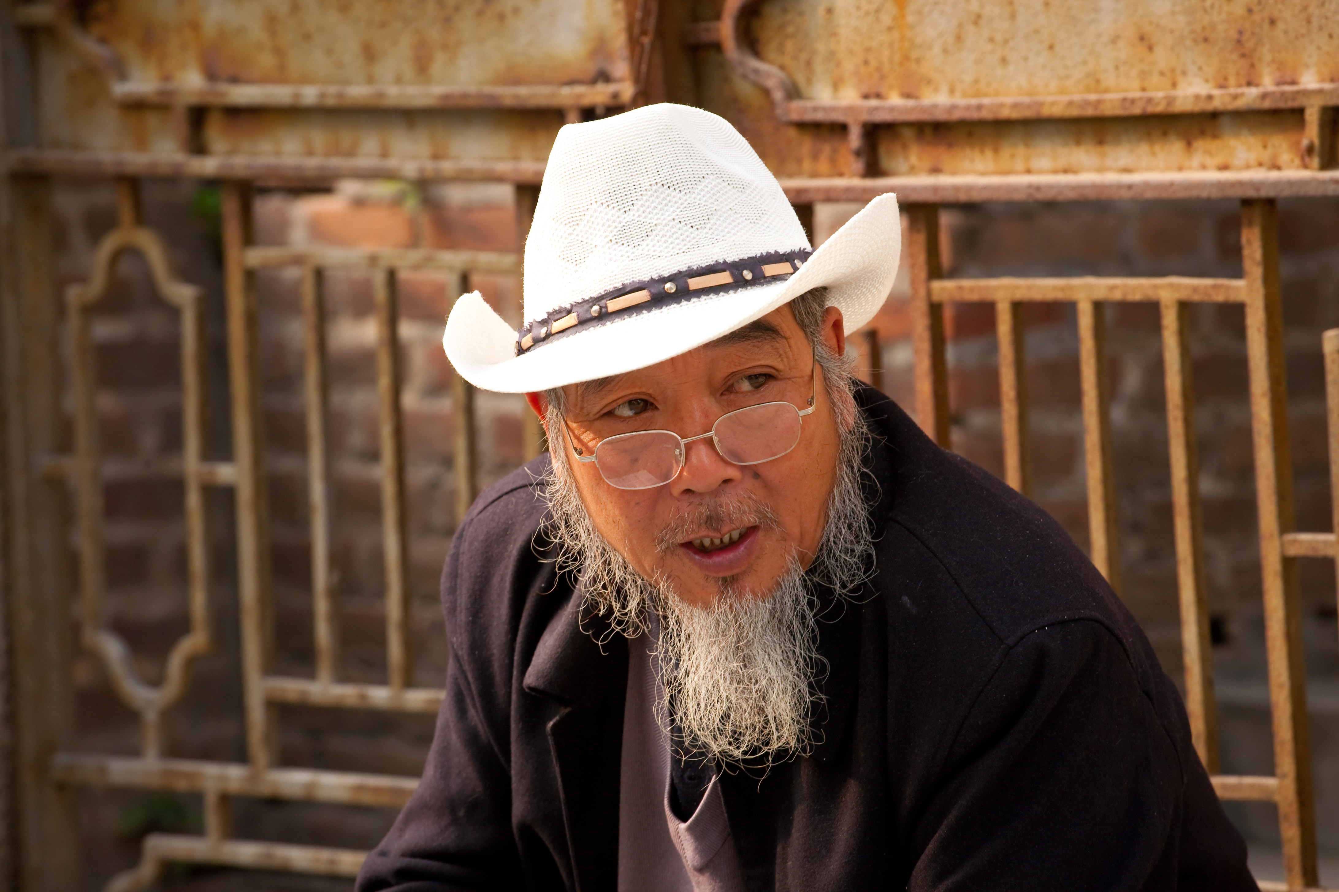 校长涉嫌诈骗3000万充值网络游戏,女校长涉嫌诈骗5000万玩网游