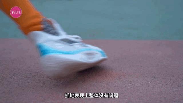 安踏轻狂4对比李宁闪击10哪个好,李宁音速10和安踏水花4哪个好