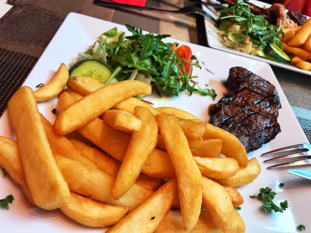 开车去欧洲第23集:在阿姆斯特丹*灯区红**,2名荷兰壮汉挑衅被我怼