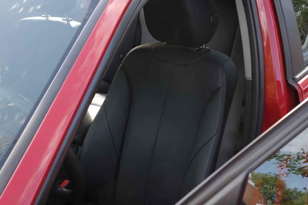 06年宝马320i二手的值得入手吗,二手宝马320i保养需要多少钱