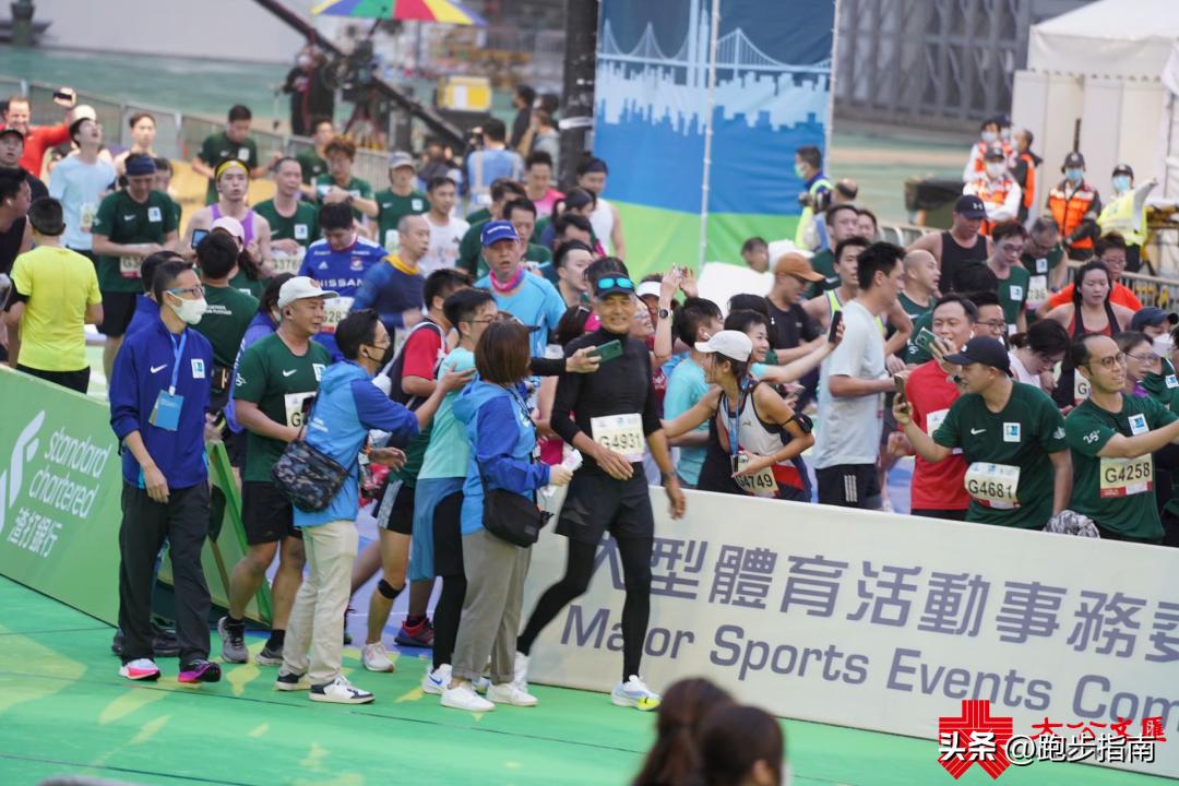 68岁周润发首次参赛跑半马,周润发68岁挑战半马成功
