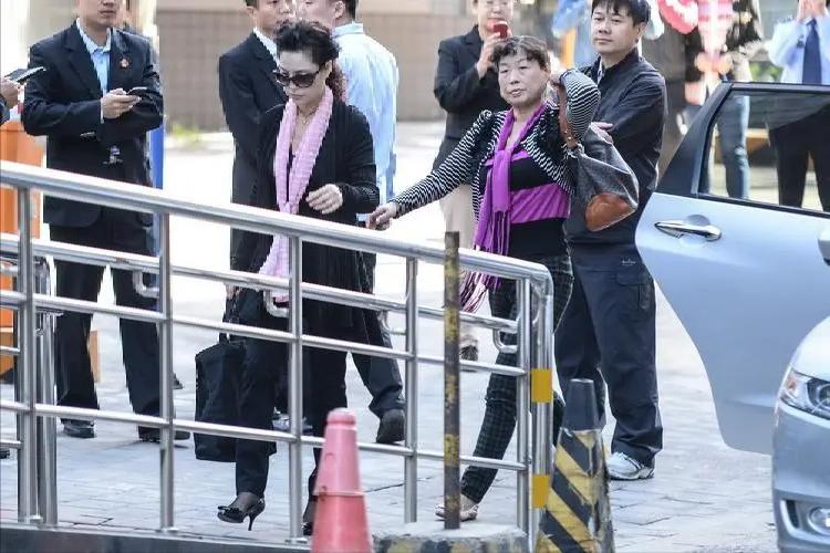 天涯八卦张默房祖名,房祖名张默能完全戒毒吗