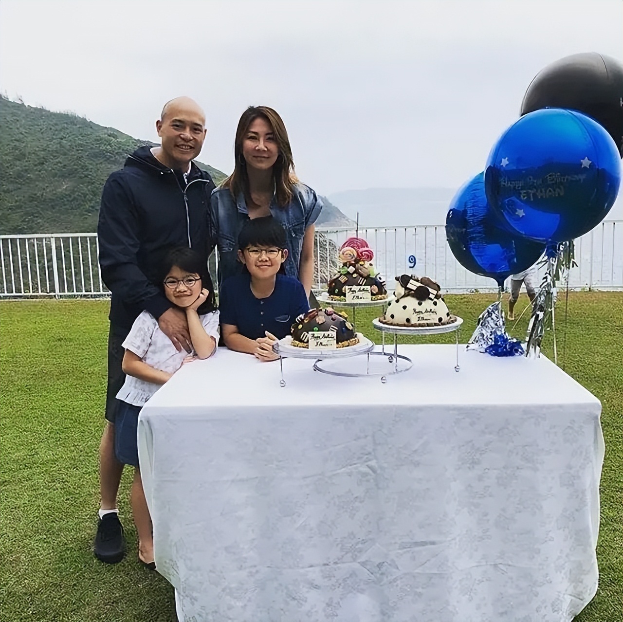 李嘉欣晒与老公合照,李嘉欣晒与许晋亨合照大秀恩爱