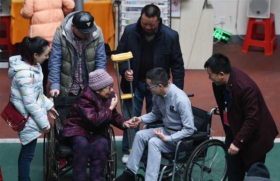 感动中国的男孩离世，7年后父亲征集“替身”，圆89岁母亲心愿