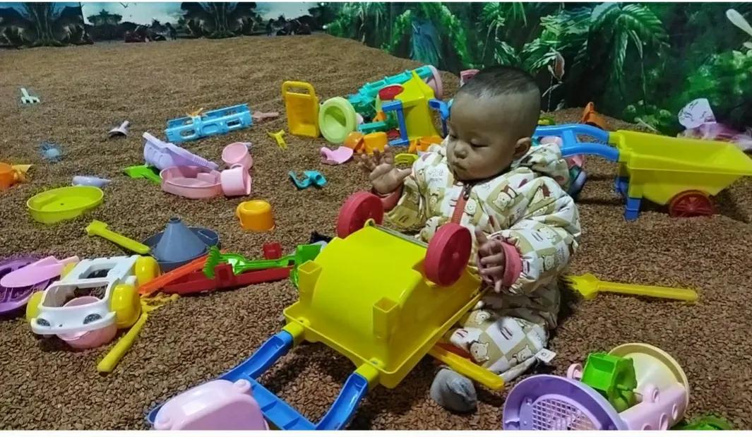 幼儿爱扔东西打人怎么办,扔东西孩子