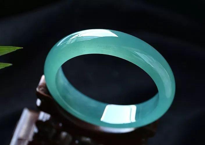 翡翠蓝水料子值钱吗,蓝水料翡翠是什么档次