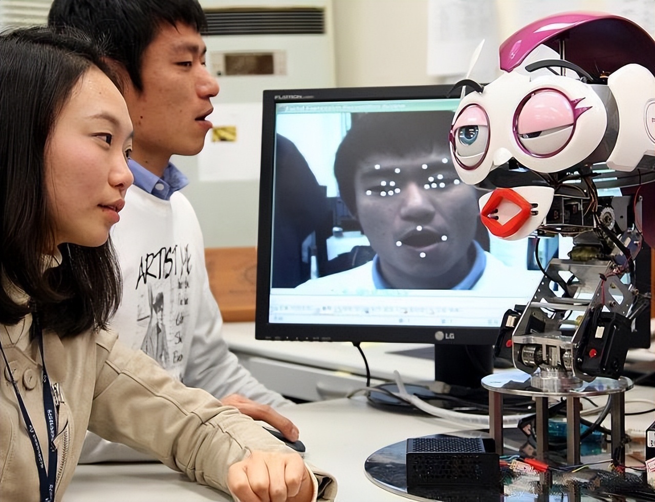 日本男性机器人风靡全球,日本发明男性机器人