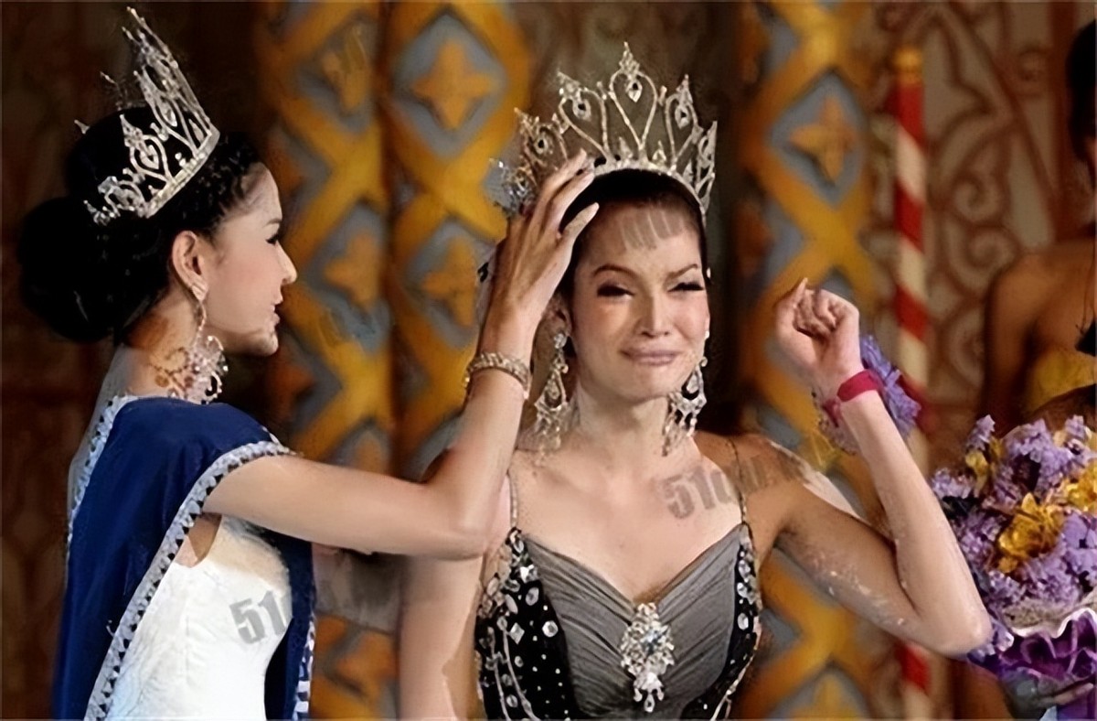 泰国最美人妖王后恢复男儿身,泰国最美人妖皇后恢复男儿身