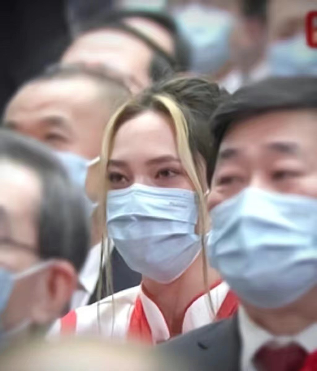 谷爱凌获得金牌的精彩瞬间,谷爱凌进入人民大会堂