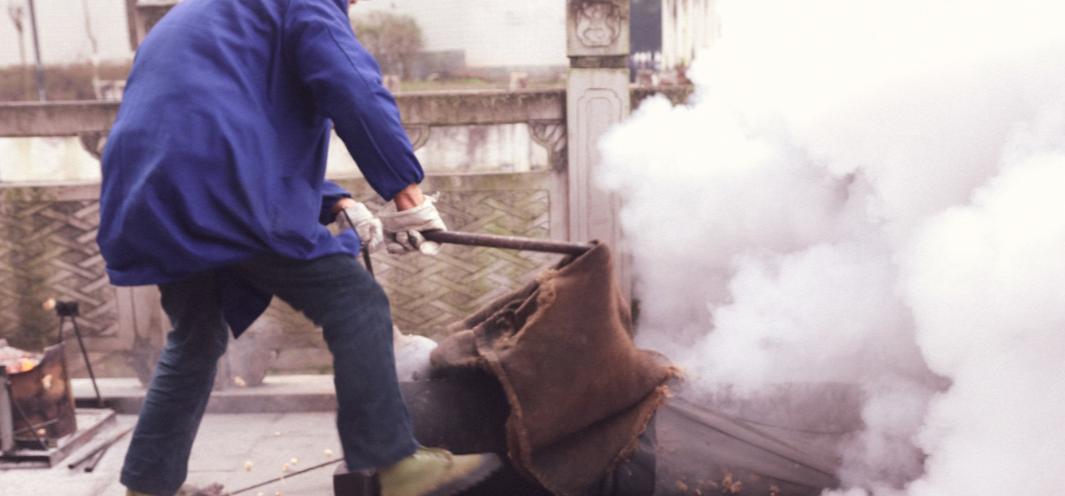 小时候崩爆米花的情景,以前崩爆米花