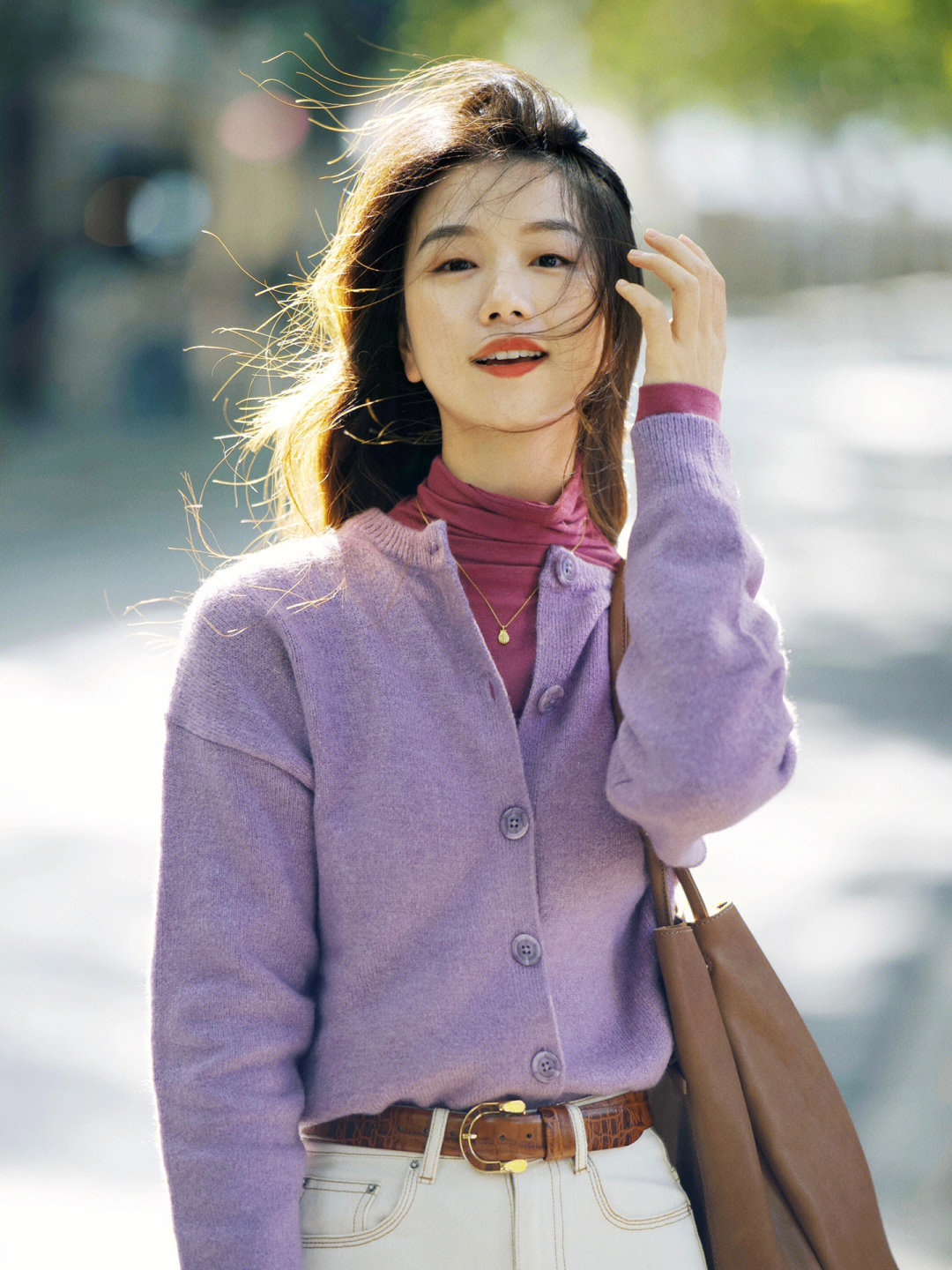 针织衫显瘦配半身裙气质优雅,职场女士针织衫搭配高腰半身裙