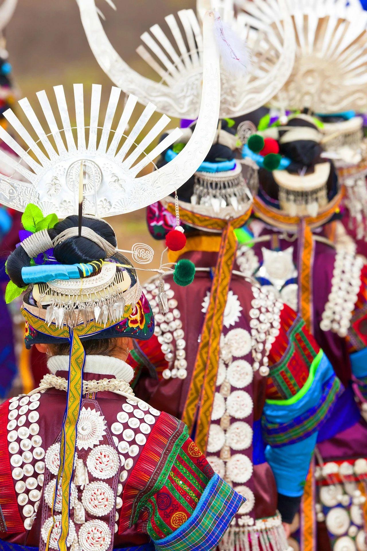 茅台酒的包装简单却比较奢侈,茅台酒真有那么值钱吗