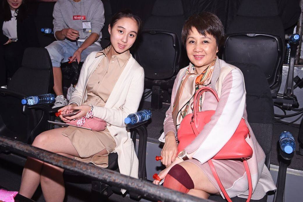 4位用钱堆出气质的二代名媛，个个富得流油，钞票与美貌成正比