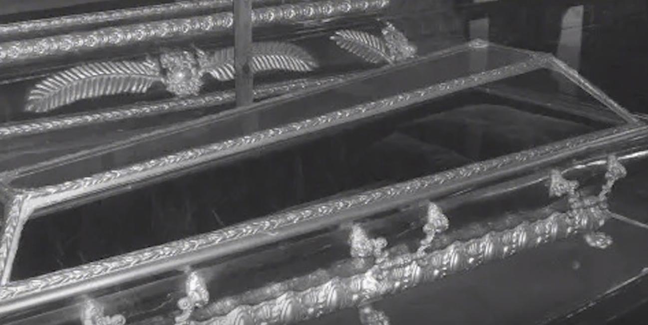 伟人水晶棺有多完美？纯度99.999%可抗8级地震，至今仍无法复制
