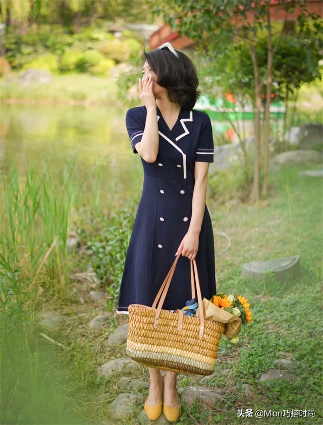 告别小白鞋今年流行怎样的鞋,告别小白鞋奶奶鞋再次火爆时尚圈