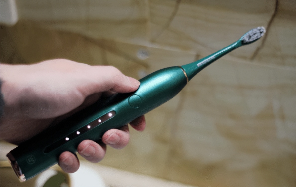 欧乐b电动牙刷p3000和p4000哪个好,mcomb电动牙刷和usmile电动牙刷