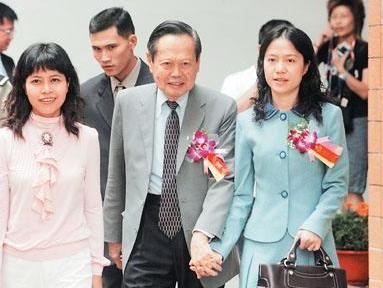 杨振宁教授和翁帆生活照,关于杨振宁教授与翁帆是否有孩子