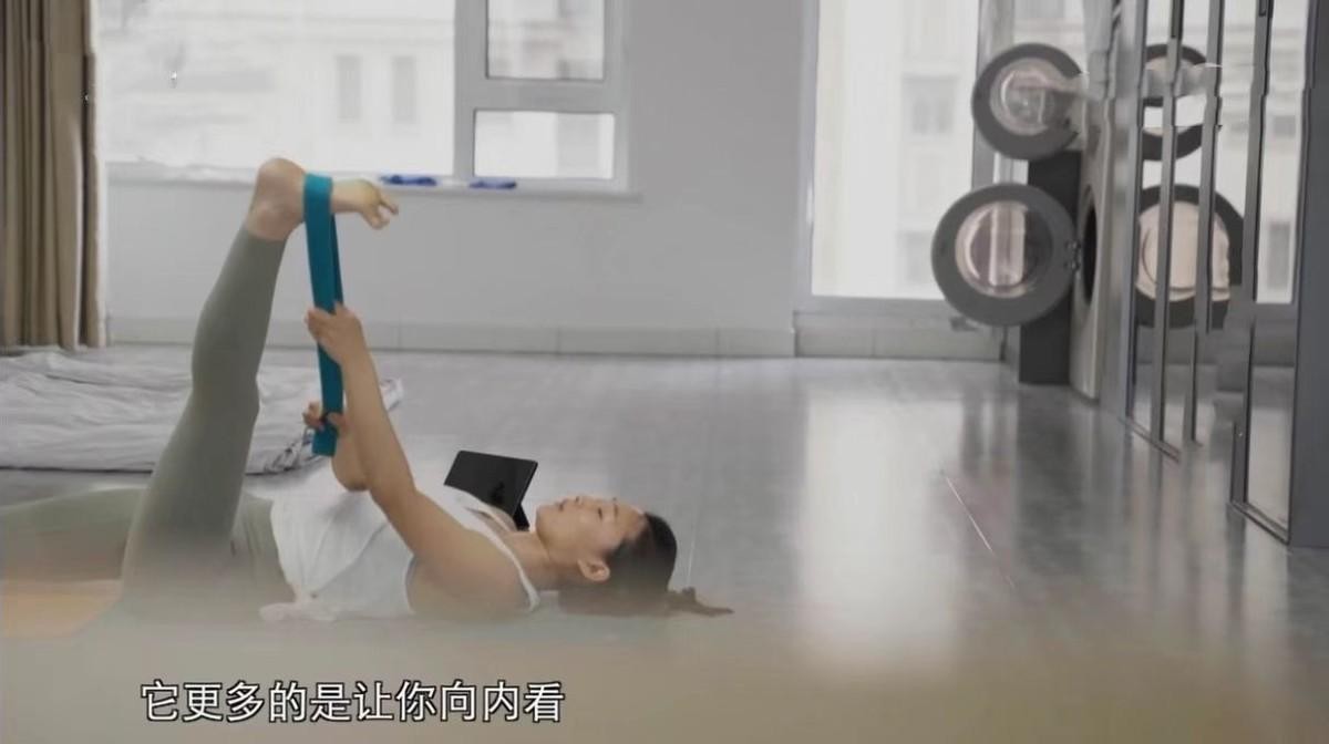 90后女孩断舍离家仅剩6件家具,80平方断舍离六件家具