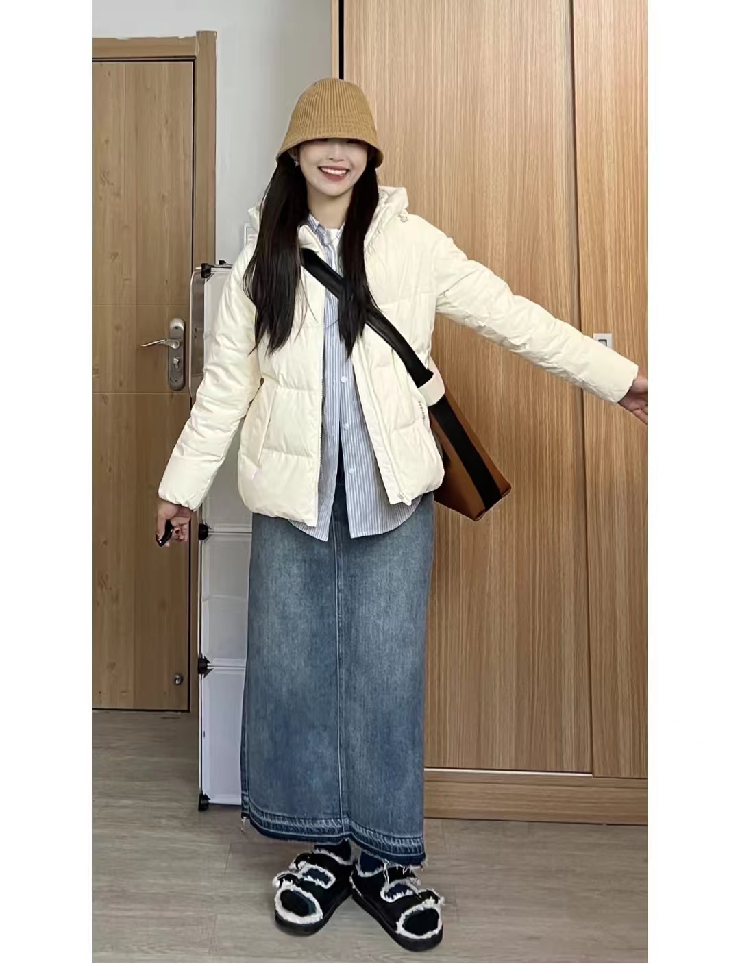 短款白色羽绒服的最佳搭配半身裙,羽绒服搭配哪些裙子才时髦