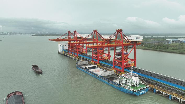 肩扛责任砥砺前行,肩担重任奋力向前