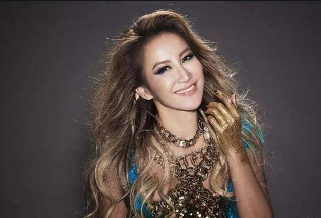 带着微笑却心理抑郁,抑郁的笑容图片