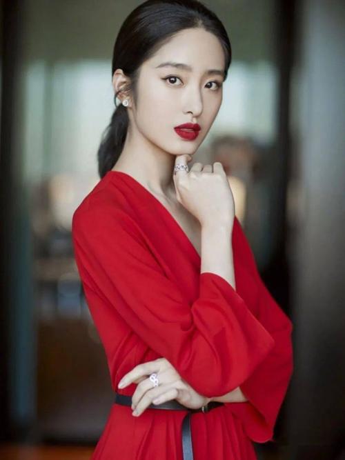 当氛围感美人遇到真美人，朱茵输多赢少，鞠婧祎章子怡暴露颜值