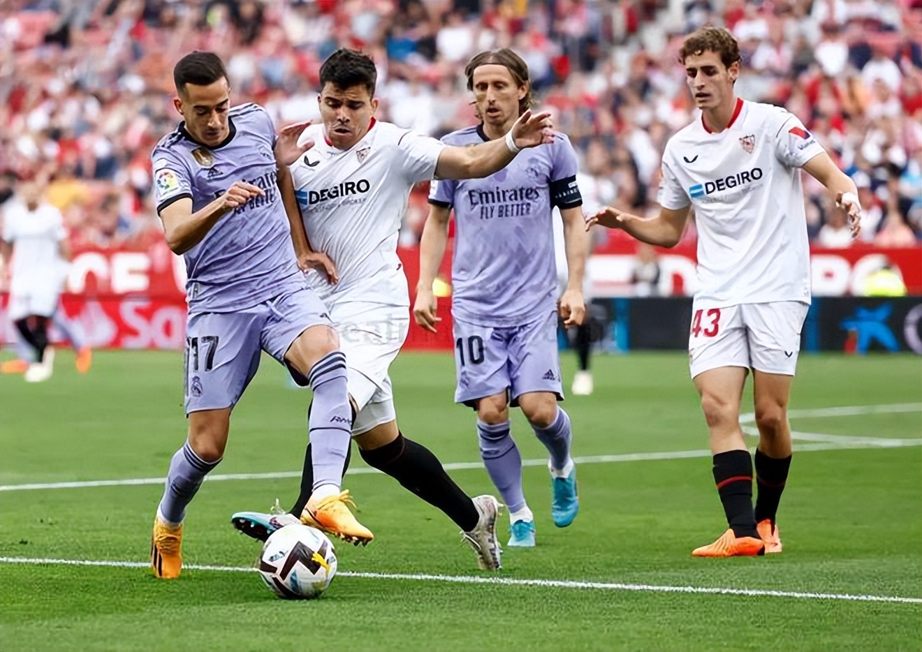 穆里尼奥相信自己永不放弃,穆里尼奥不像以前那样意气风发