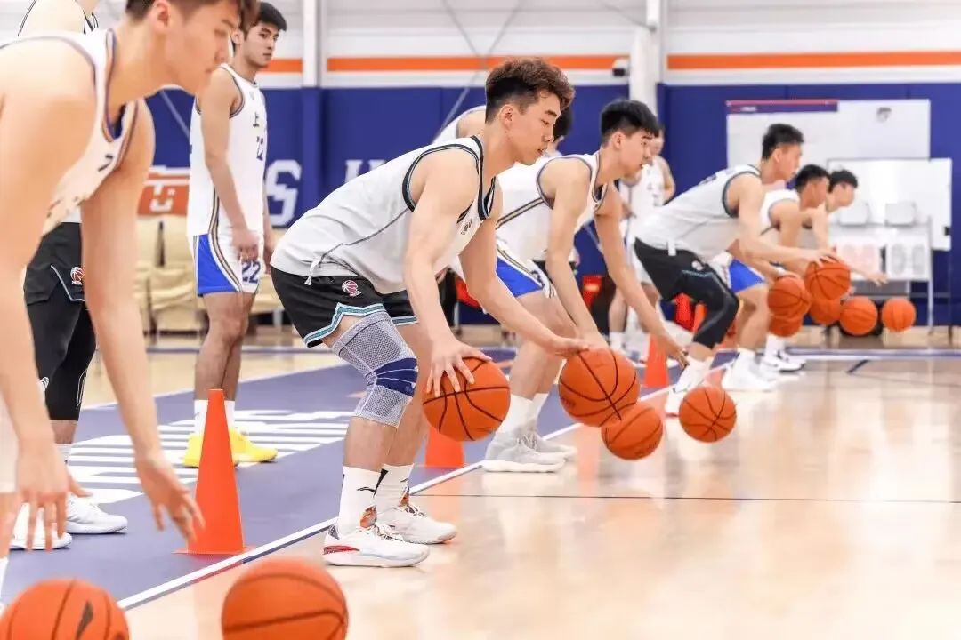 上海男篮官宣郭艾伦加盟,上海男篮官宣新外援加盟