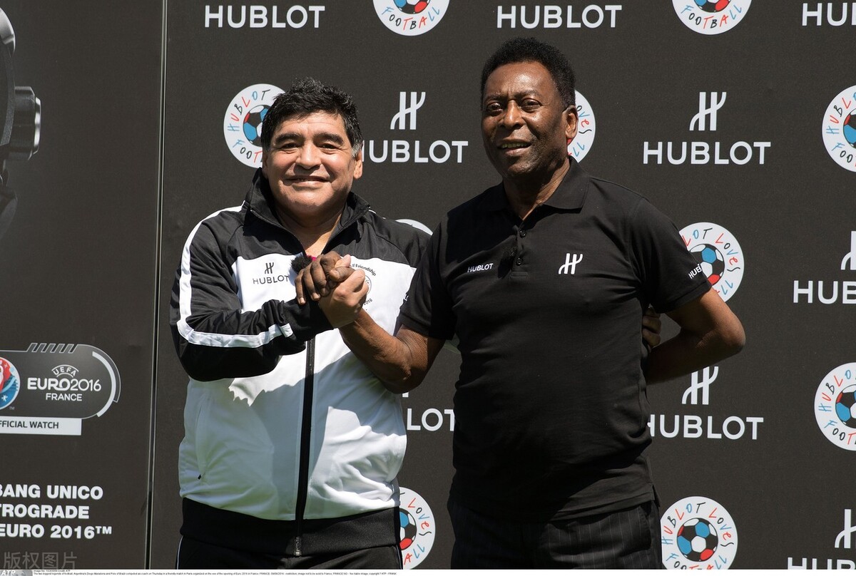 球王贝利是火葬还是土葬,球王贝利遗孀领奖