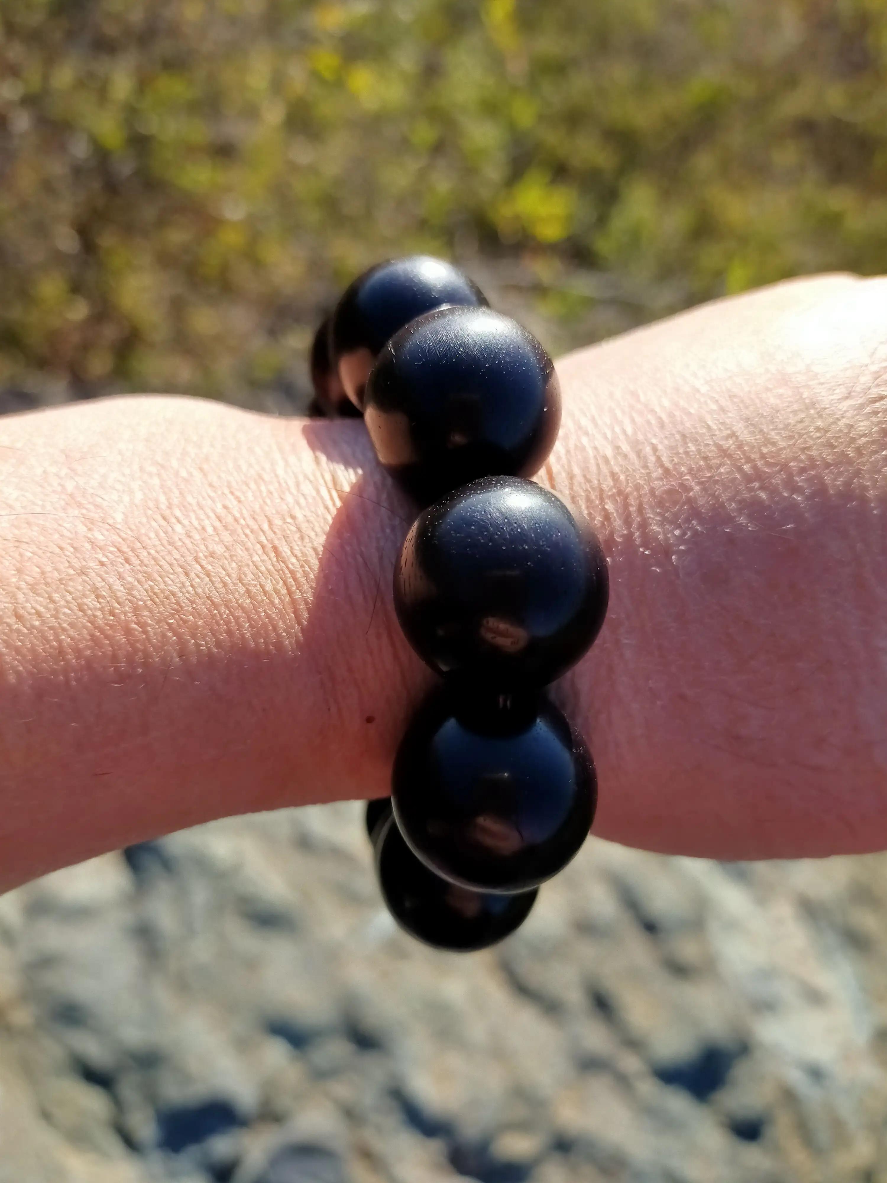 小叶紫檀手串鉴别真假只需3秒,印度小叶紫檀老料手串真假辨别