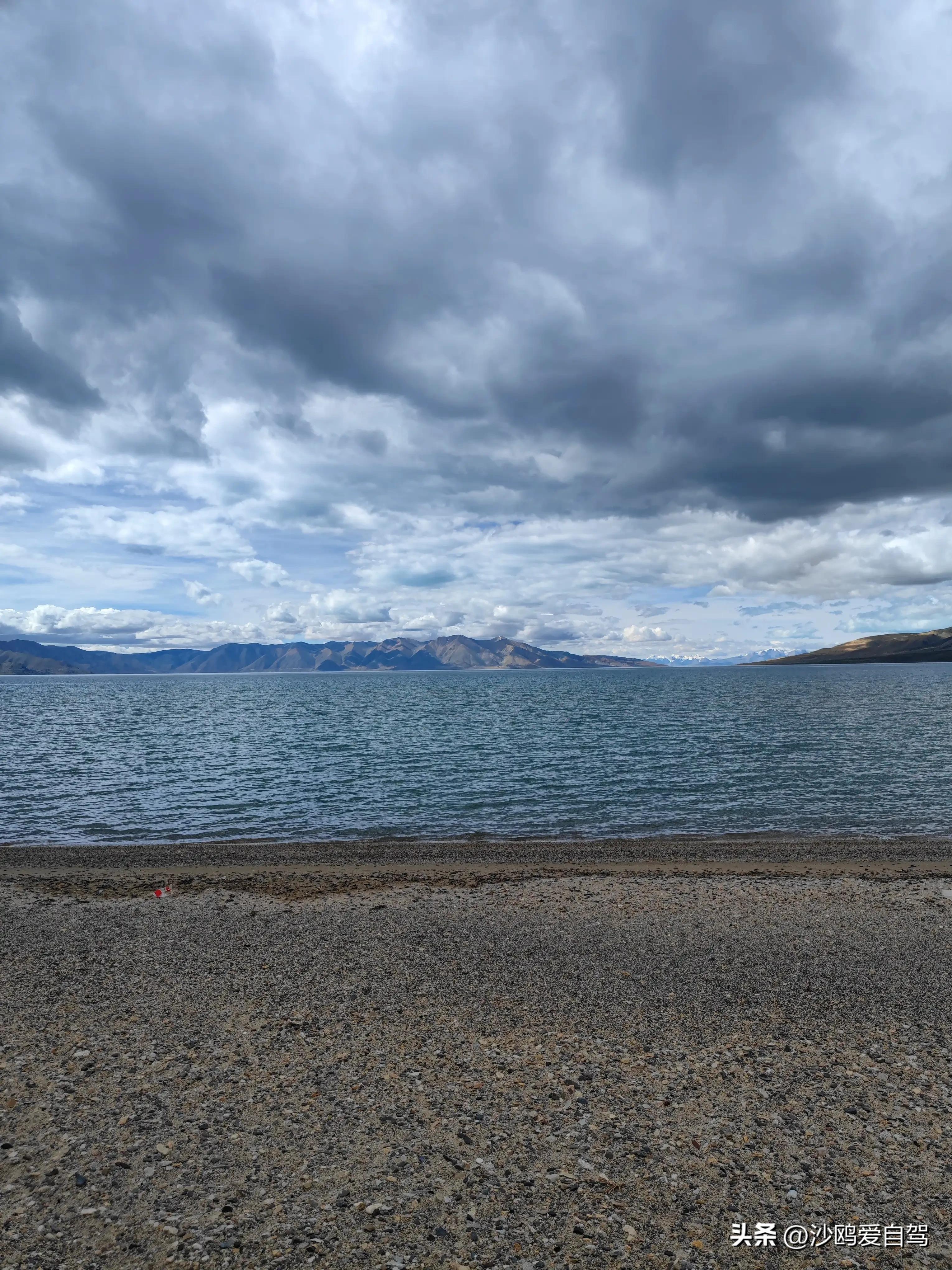 自驾四进*藏西***疆新**第12天:人在囧途:当惹雍措圣湖边陷车,轮胎鼓包