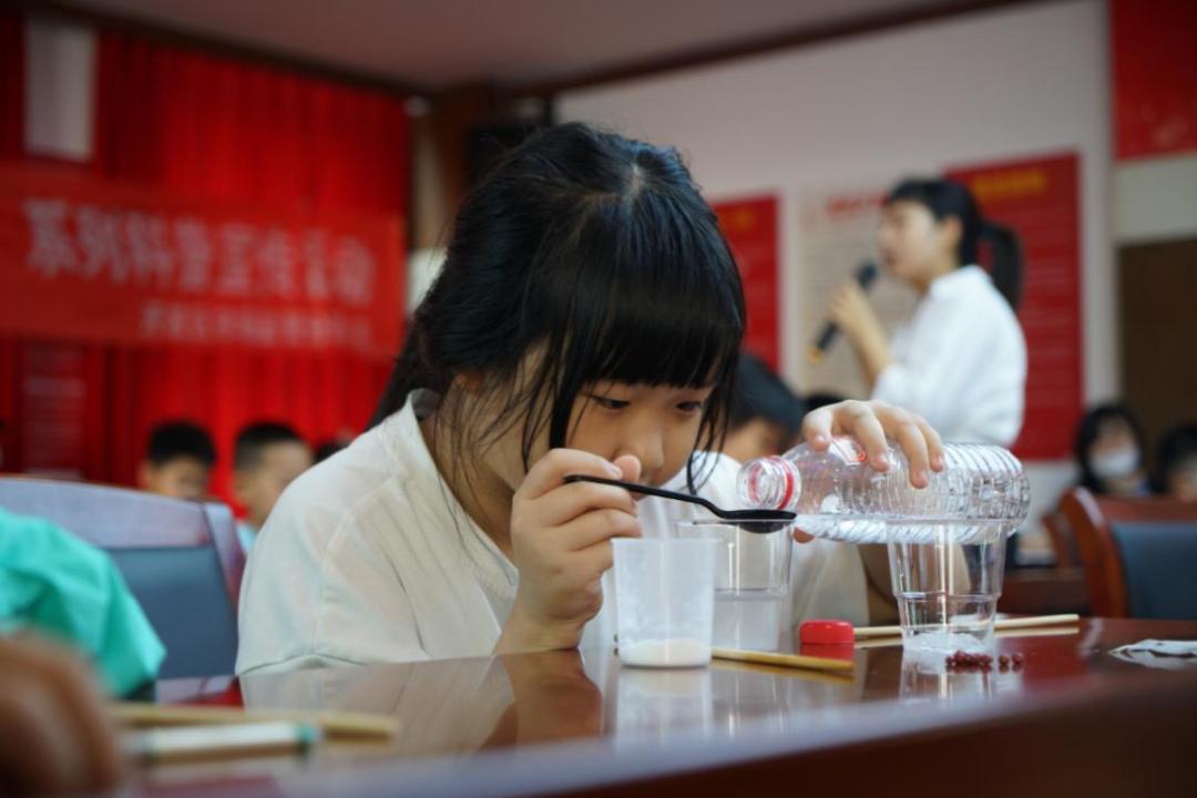 党员双报到助力社区创文,社区党员双报到开展志愿服务活动