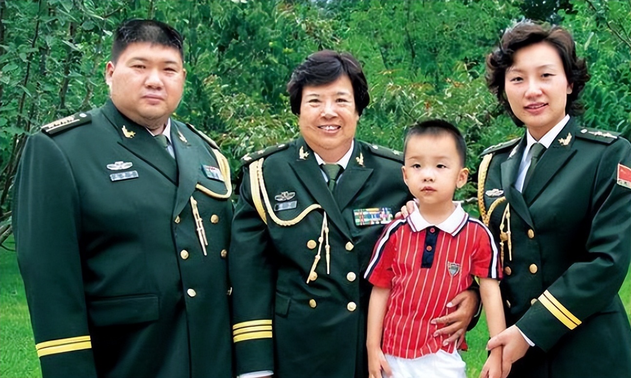 伟人唯一曾孙女，外貌神似杨开慧，14岁气质高雅颇具艺术天赋