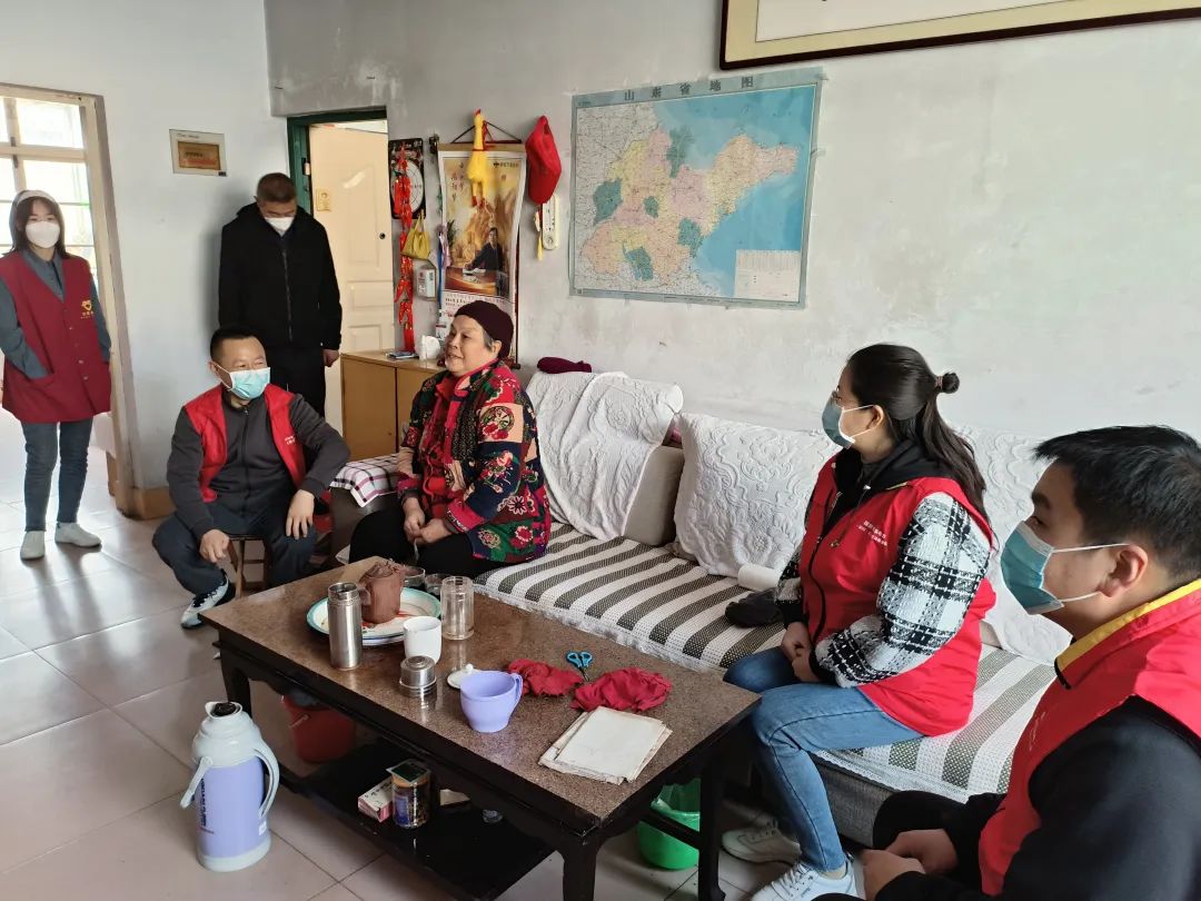 蒙阴街道新华社区:弘扬雷锋精神,服务居民群众