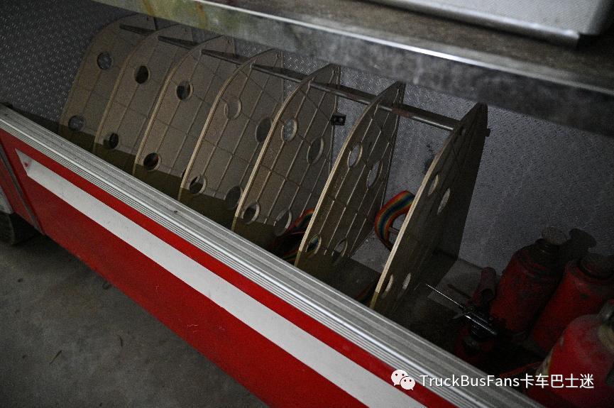 红色战车老消防车,红色北奔消防车