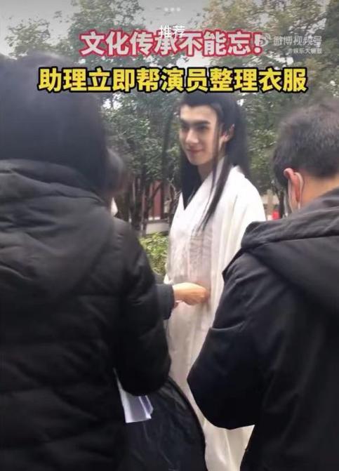 男子穿汉服被大爷纠正,男子穿汉服惊呆人民