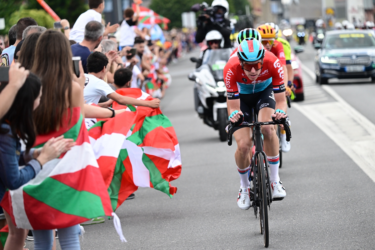 环法自行车赛亚当耶茨,亚当耶茨环法s14采访