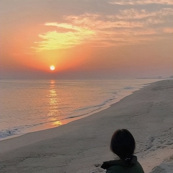 小伙月入过万，买双布鞋的钱还得靠偷，妻子直言：有前科才不给钱